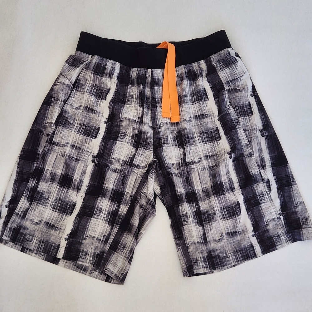 || LULULEMON || Repetition Short Sz L mens Swimtrunk Black Grey Plaid Drawstring